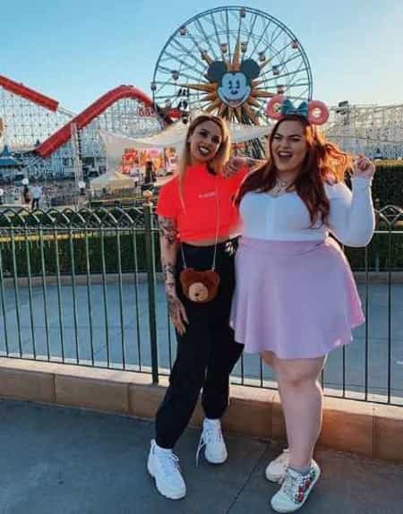 Loey Lane with her friend at Disney land